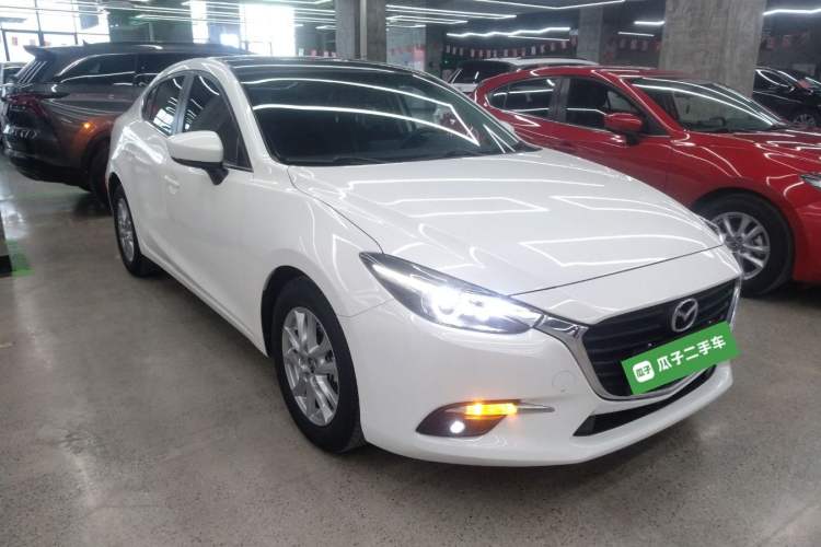 Used Mazda 3 Axela 2019 Cloud-Controlled Sedan 1.5L Automatic Luxury Model China VI Standard Front Right 45 Deg