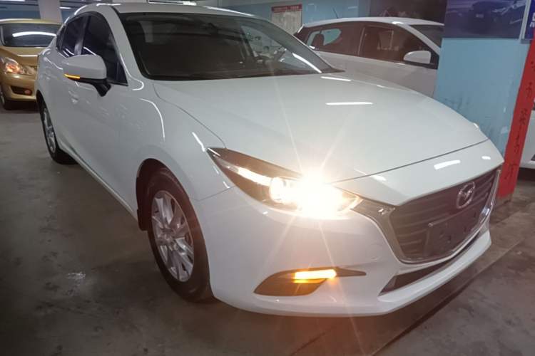 Used Mazda 3 Axela 2019 Cloud-Controlled Version Sedan 1.5L Automatic Comfort Trim China V Standard Front Right 45 Deg
