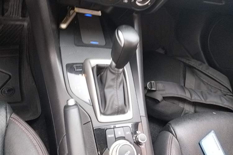 Used Mazda 3 Axela 2019 Cloud-Controlled Version Sedan 1.5L Automatic Comfort Trim China VI Standard Gear Lever