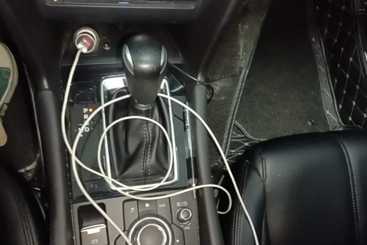 Used Mazda 3 Axela 2019 Cloud-Controlled Sedan 1.5L Automatic Luxury Model China VI Standard Gear Lever
