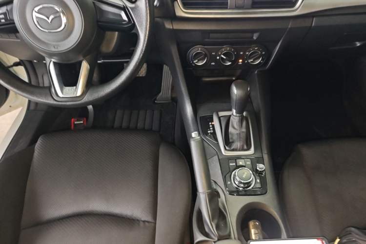 Used Mazda 3 Axela 2019 Cloud-Controlled Version Sedan 1.5L Automatic Comfort Trim China VI Standard Gear Lever