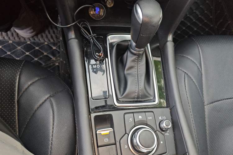 Used Mazda 3 Axela 2019 Cloud-Controlled Sedan 1.5L Automatic Luxury Model China VI Standard Gear Lever
