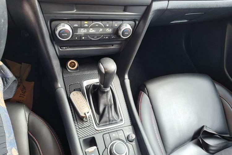 Used Mazda 3 Axela 2019 Cloud-Controlled Sedan 1.5L Automatic Luxury Model China VI Standard Gear Lever