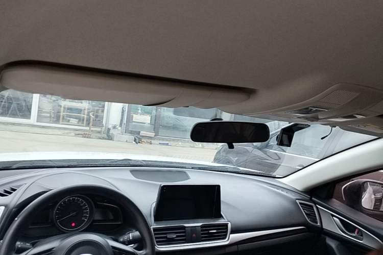 Used Mazda 3 Axela 2019 Cloud-Controlled Version Sedan 1.5L Automatic Comfort Trim China VI Standard Headliner