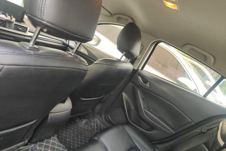 Used Mazda 3 Axela 2019 Cloud-Controlled Version Sedan 1.5L Automatic Comfort Trim China V Standard Headliner