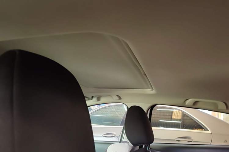 Used Mazda 3 Axela 2019 Cloud-Controlled Sedan 1.5L Automatic Luxury Model China VI Standard Headliner