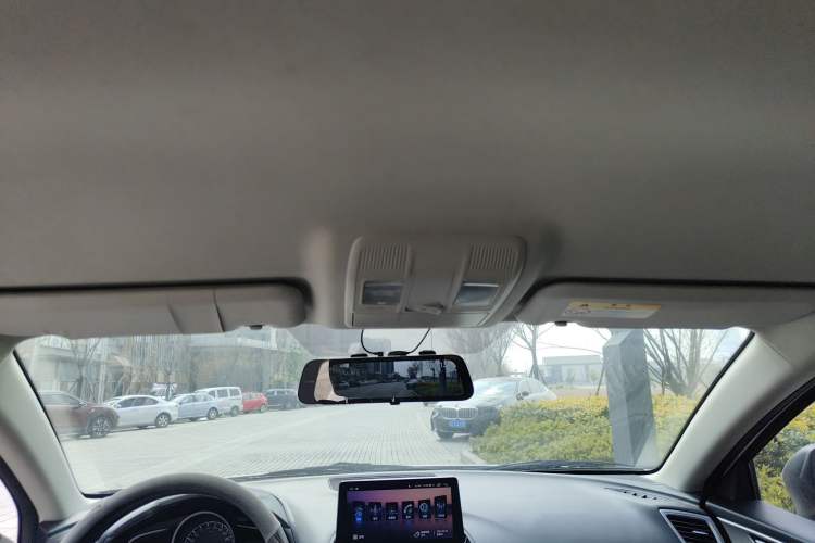 Used Mazda 3 Axela 2019 Cloud-Controlled Version Sedan 1.5L Automatic Comfort Trim China VI Standard Headliner