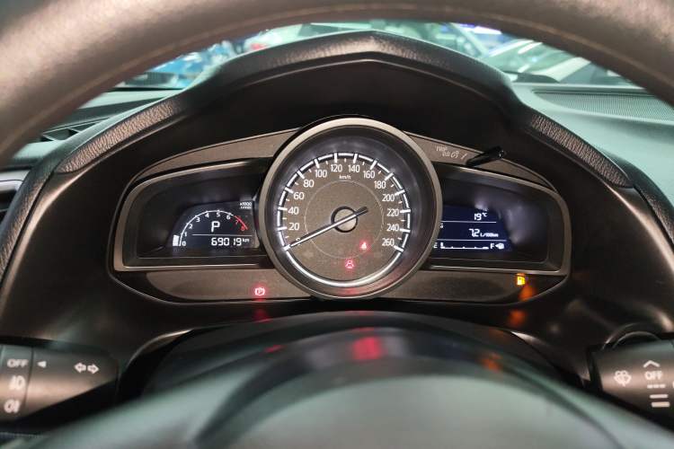 Used Mazda 3 Axela 2019 Cloud-Controlled Sedan 1.5L Automatic Luxury Model China VI Standard Instrument Cluster