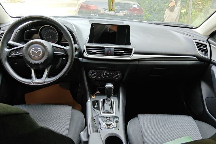 Used Mazda 3 Axela 2019 Cloud-Controlled Version Sedan 1.5L Automatic Comfort Trim China VI Standard Interior 2