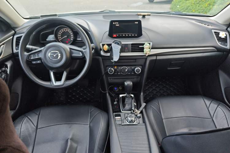 Used Mazda 3 Axela 2019 Cloud-Controlled Sedan 1.5L Automatic Luxury Model China VI Standard Interior 2
