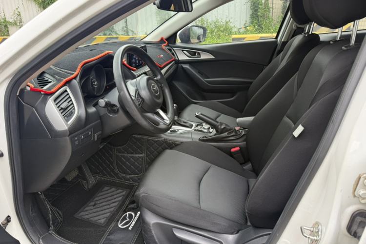 Used Mazda 3 Axela 2019 Cloud-Controlled Version Sedan 1.5L Automatic Comfort Trim China VI Standard Interior 5
