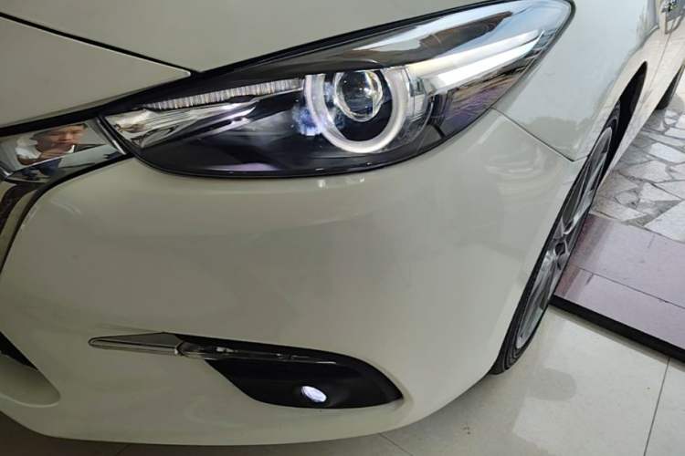 Used Mazda 3 Axela 2019 Cloud-Controlled Version Hatchback 2.0L Automatic Luxury Model China VI Standard Left Front Headlight