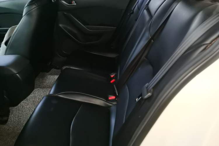 Used Mazda 3 Axela 2019 Cloud-Controlled Version Sedan 1.5L Automatic Comfort Trim China VI Standard Left Rear Seat