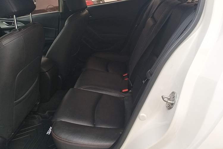 Used Mazda 3 Axela 2019 Cloud-Controlled Version Sedan 1.5L Automatic Comfort Trim China VI Standard Left Rear Seat