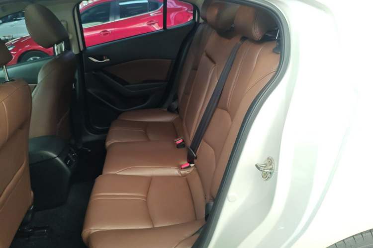 Used Mazda 3 Axela 2019 Cloud-Controlled Sedan 1.5L Automatic Luxury Model China VI Standard Left Rear Seat