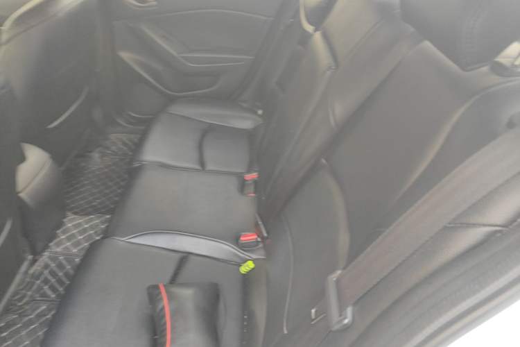 Used Mazda 3 Axela 2019 Cloud-Controlled Version Sedan 1.5L Automatic Comfort Trim China V Standard Left Rear Seat