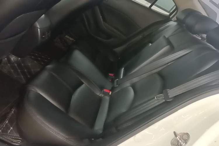 Used Mazda 3 Axela 2019 Cloud-Controlled Sedan 1.5L Automatic Luxury Model China VI Standard Left Rear Seat