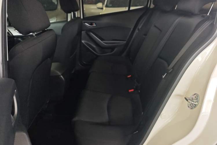 Used Mazda 3 Axela 2019 Cloud-Controlled Version Sedan 1.5L Automatic Comfort Trim China VI Standard Left Rear Seat