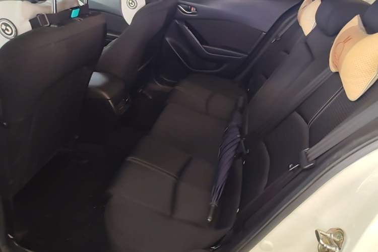 Used Mazda 3 Axela 2019 Cloud-Controlled Sedan 1.5L Automatic Luxury Model China VI Standard Left Rear Seat