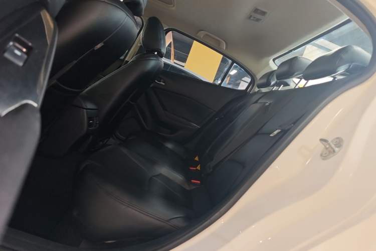 Used Mazda 3 Axela 2019 Cloud-Controlled Sedan 1.5L Automatic Luxury Model China VI Standard Left Rear Seat