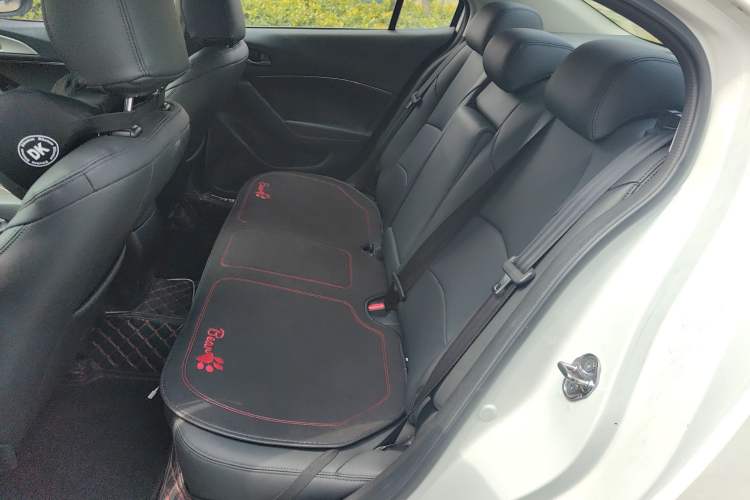 Used Mazda 3 Axela 2019 Cloud-Controlled Version Sedan 1.5L Automatic Comfort Trim China VI Standard Left Rear Seat