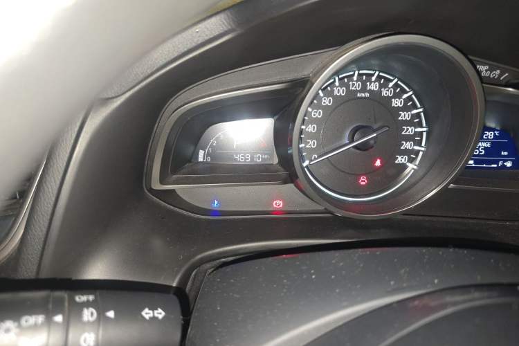 Used Mazda 3 Axela 2019 Cloud-Controlled Sedan 1.5L Automatic Luxury Model China VI Standard Odometer Close Up