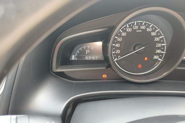 Used Mazda 3 Axela 2019 Cloud-Controlled Sedan 1.5L Automatic Luxury Model China VI Standard Odometer Close Up