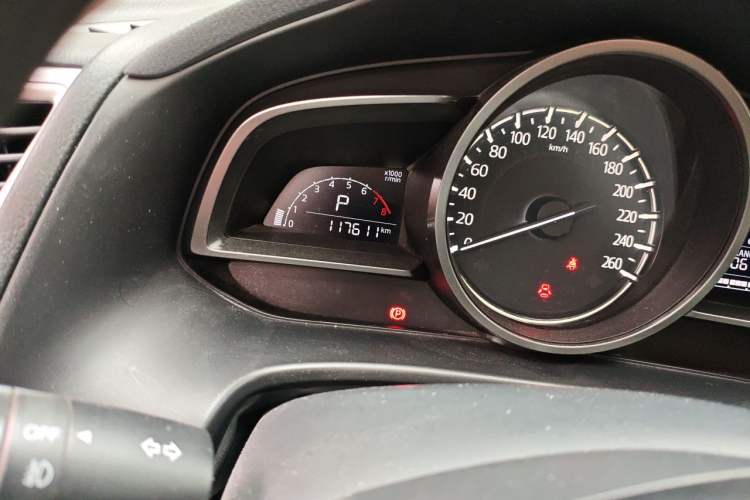 Used Mazda 3 Axela 2019 Cloud-Controlled Sedan 1.5L Automatic Luxury Model China VI Standard Odometer Close Up