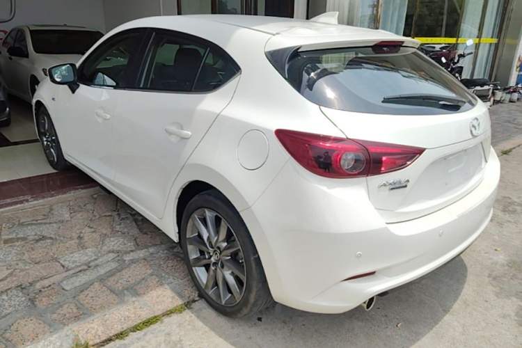 Used Mazda 3 Axela 2019 Cloud-Controlled Version Hatchback 2.0L Automatic Luxury Model China VI Standard Rear Left 45 Deg