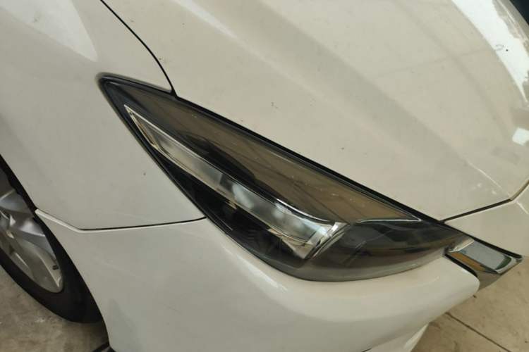 Used Mazda 3 Axela 2019 Cloud-Controlled Version Sedan 1.5L Automatic Comfort Trim China V Standard Right Front Headlight