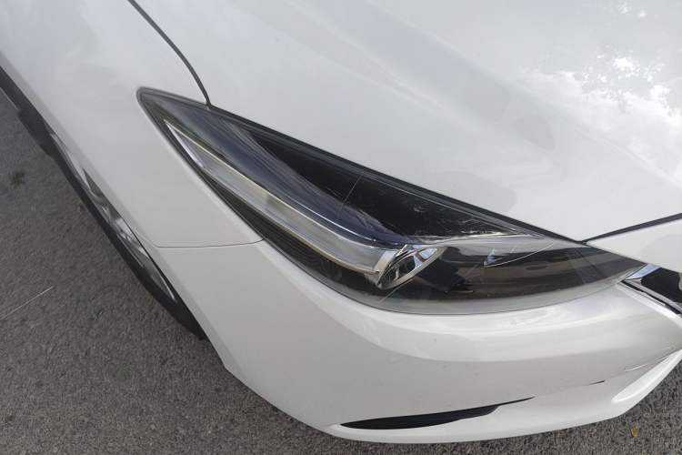 Used Mazda 3 Axela 2019 Cloud-Controlled Version Sedan 1.5L Automatic Comfort Trim China VI Standard Right Front Headlight
