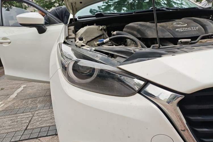 Used Mazda 3 Axela 2019 Cloud-Controlled Sedan 1.5L Automatic Luxury Model China VI Standard Right Front Headlight