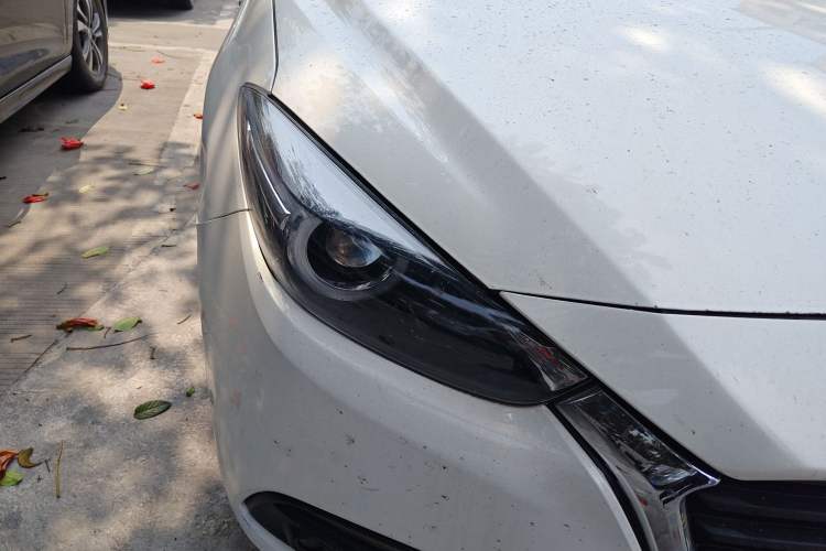 Used Mazda 3 Axela 2019 Cloud-Controlled Version Hatchback 2.0L Automatic Luxury Model China VI Standard Right Front Headlight