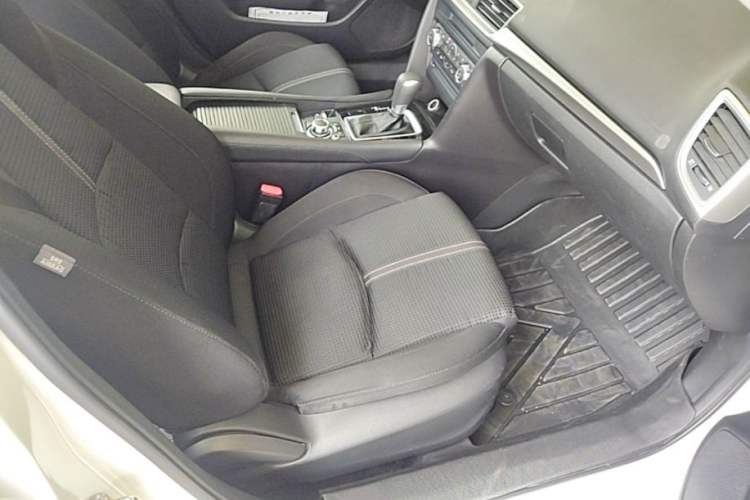 Used Mazda 3 Axela 2019 Cloud-Controlled Version Hatchback 2.0L Automatic Luxury Model China VI Standard Right Front Seat
