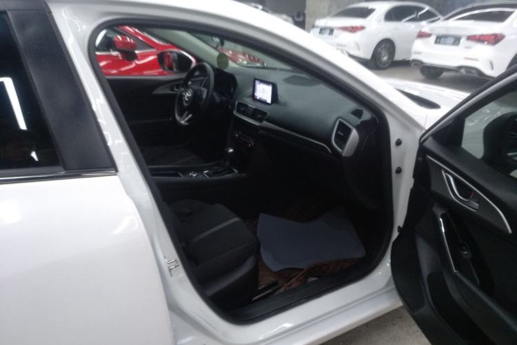 Used Mazda 3 Axela 2019 Cloud-Controlled Sedan 1.5L Automatic Luxury Model China VI Standard Right Front Seat