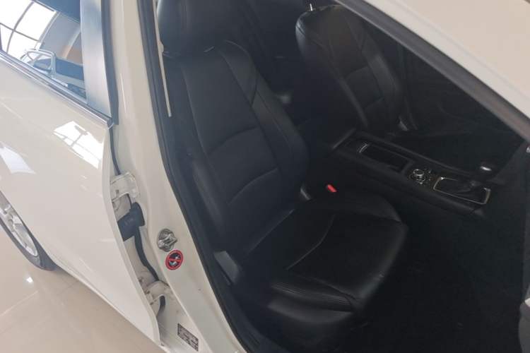 Used Mazda 3 Axela 2019 Cloud-Controlled Sedan 1.5L Automatic Luxury Model China VI Standard Right Front Seat