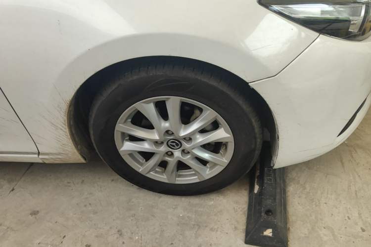 Used Mazda 3 Axela 2019 Cloud-Controlled Version Sedan 1.5L Automatic Comfort Trim China V Standard Right Front Wheel Hub