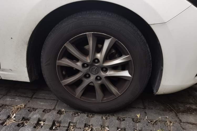 Used Mazda 3 Axela 2019 Cloud-Controlled Version Sedan 1.5L Automatic Luxury Trim China V Standard Right Front Wheel Hub