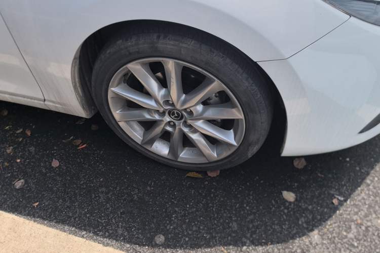 Used Mazda 3 Axela 2019 Cloud-Controlled Version Sedan 2.0L Automatic Luxury Trim China VI Standard Right Front Wheel Hub