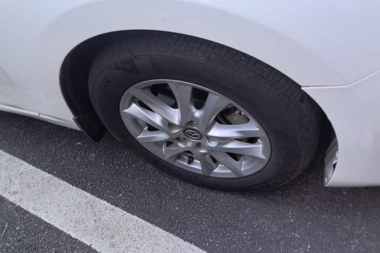 Used Mazda 3 Axela 2019 Cloud-Controlled Version Sedan 1.5L Automatic Comfort Trim China V Standard Right Front Wheel Hub