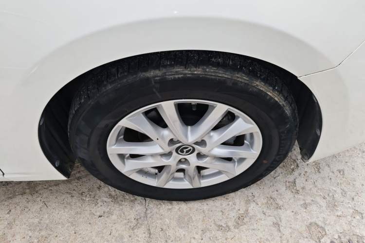 Used Mazda 3 Axela 2019 Cloud-Controlled Version Sedan 1.5L Automatic Comfort Trim China VI Standard Right Front Wheel Hub