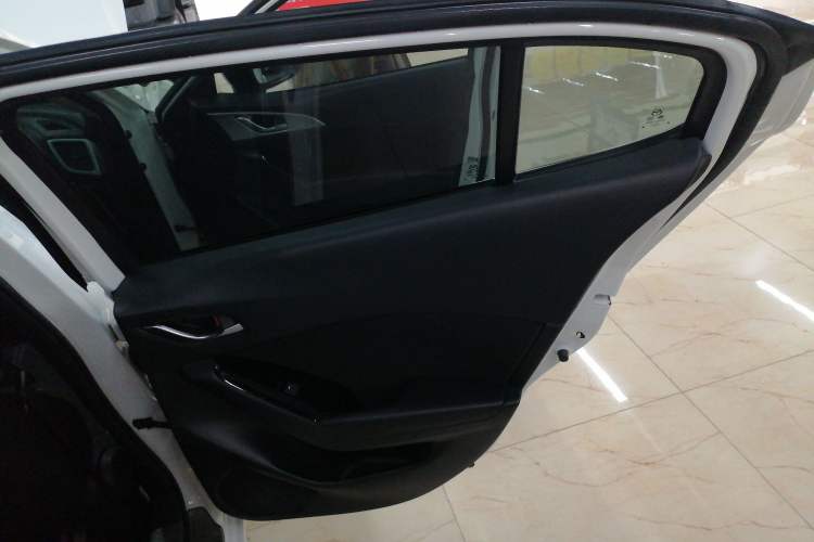 Used Mazda 3 Axela 2019 Cloud-Controlled Version Sedan 1.5L Automatic Luxury Trim China V Standard Right Rear Door Interior