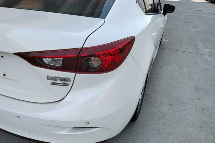 Used Mazda 3 Axela 2019 Cloud-Controlled Version Sedan 1.5L Automatic Comfort Trim China VI Standard Right Rear Taillight