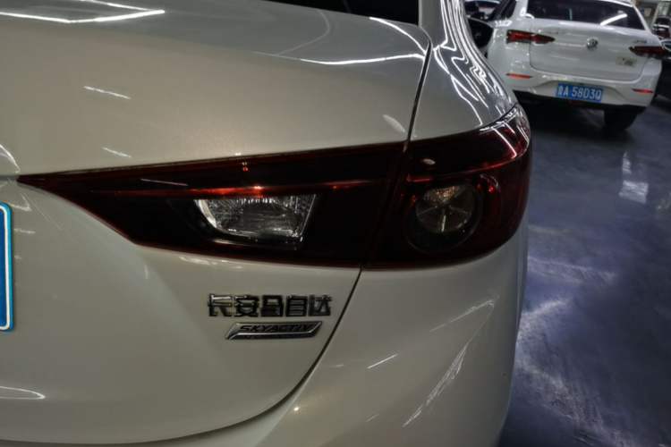 Used Mazda 3 Axela 2019 Cloud-Controlled Version Sedan 1.5L Automatic Comfort Trim China VI Standard Right Rear Taillight