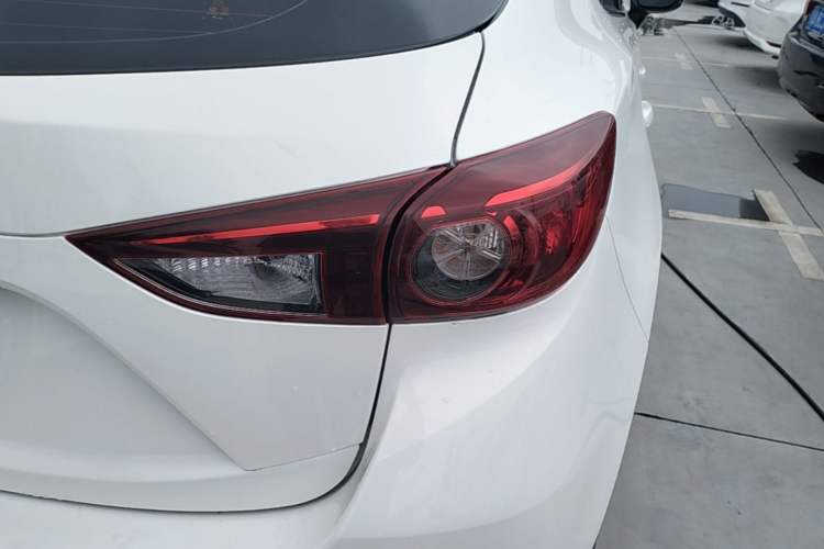 Used Mazda 3 Axela 2019 Cloud-Controlled Version Hatchback 1.5L Automatic Comfort Model Emission Standard China V Right Rear Taillight
