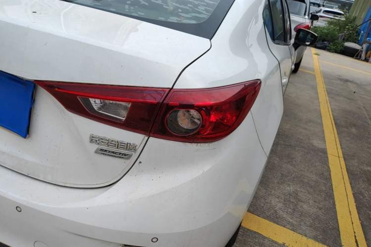 Used Mazda 3 Axela 2019 Cloud-Controlled Version Sedan 1.5L Automatic Comfort Trim China VI Standard Right Rear Taillight