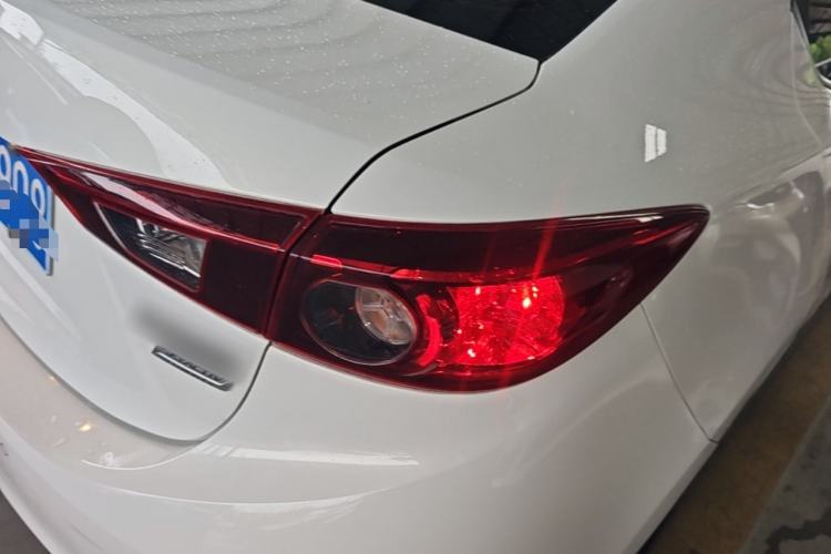 Used Mazda 3 Axela 2019 Cloud-Controlled Version Sedan 1.5L Automatic Comfort Trim China VI Standard Right Rear Taillight