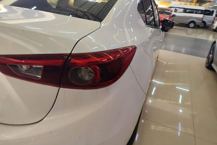 Used Mazda 3 Axela 2019 Cloud-Controlled Sedan 1.5L Automatic Luxury Model China VI Standard Right Rear Taillight