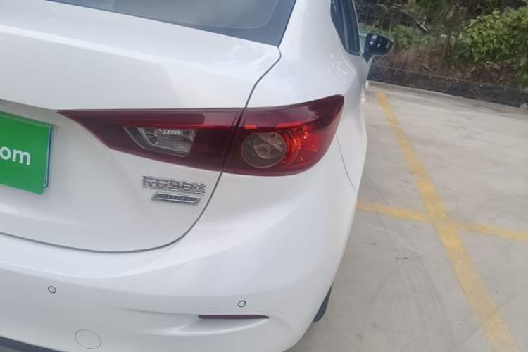 Used Mazda 3 Axela 2019 Cloud-Controlled Version Sedan 1.5L Automatic Comfort Trim China VI Standard Right Rear Taillight