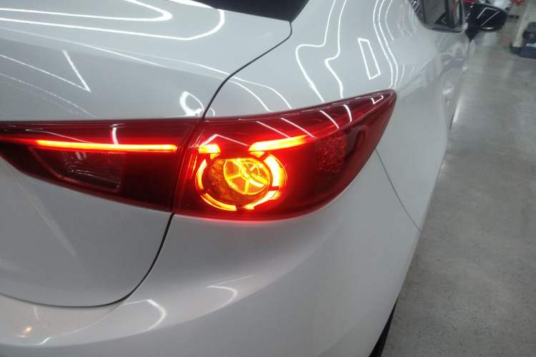 Used Mazda 3 Axela 2019 Cloud-Controlled Sedan 1.5L Automatic Luxury Model China VI Standard Right Rear Taillight